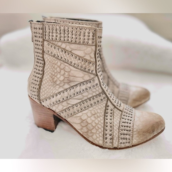 Freebird NELLE Studded Distressed Snake Skin Leather Boots - Size 7 - Picture 1 of 12